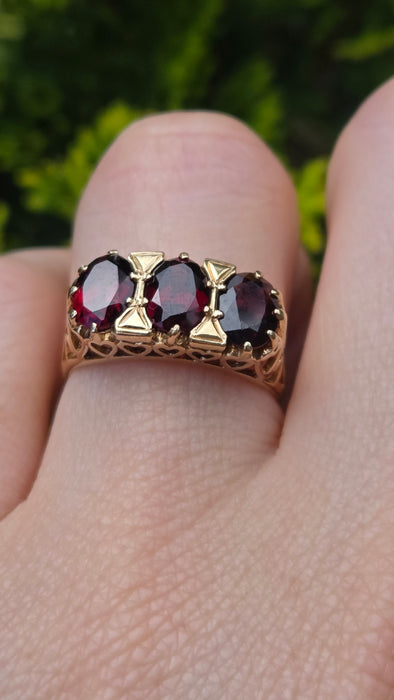 Vintage: 9ct Yellow Gold Garnet Three Stone Ring — From 1989