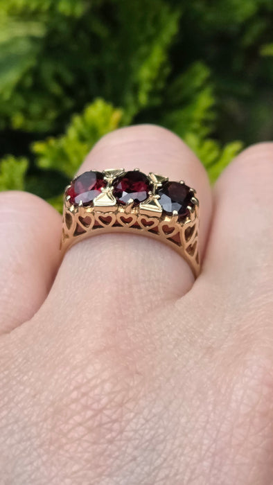 Vintage: 9ct Yellow Gold Garnet Three Stone Ring — From 1989