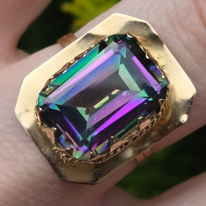 Vintage: 18ct Yellow Gold Mystic Topaz Solitaire Ring — From 1941