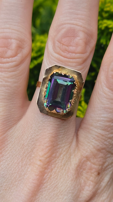 Vintage: 18ct Yellow Gold Mystic Topaz Solitaire Ring — From 1941