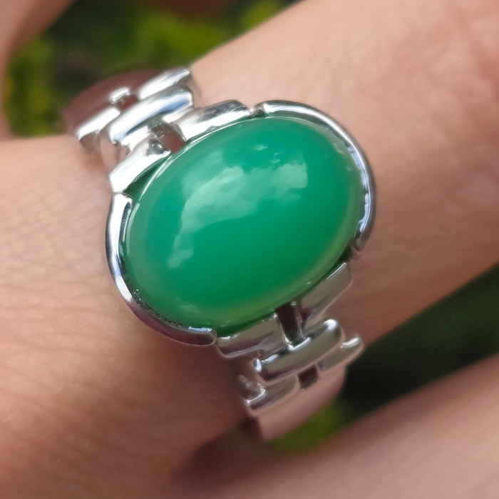 Vintage: 9ct White Gold Chrysoprase Oval Cabochon Ring