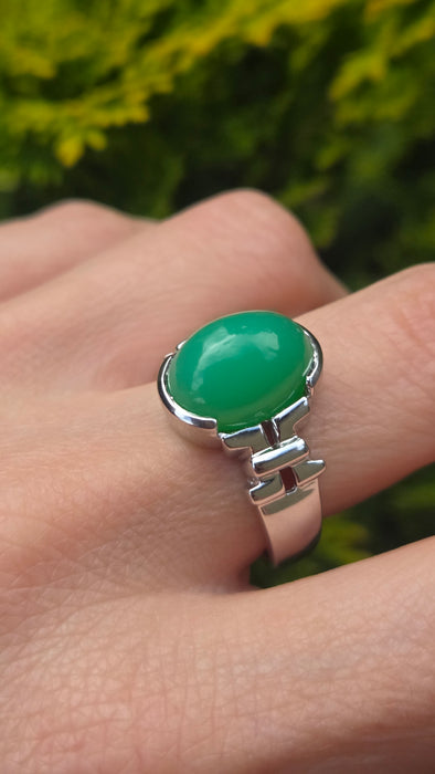 Vintage: 9ct White Gold Chrysoprase Oval Cabochon Ring