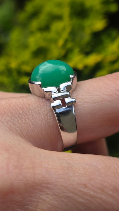 Vintage: 9ct White Gold Chrysoprase Oval Cabochon Ring