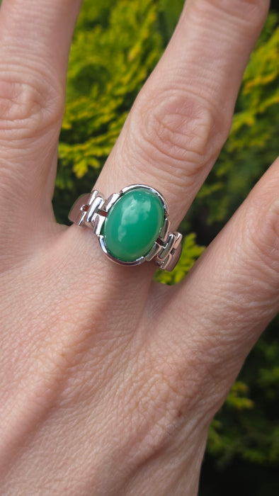 Vintage: 9ct White Gold Chrysoprase Oval Cabochon Ring