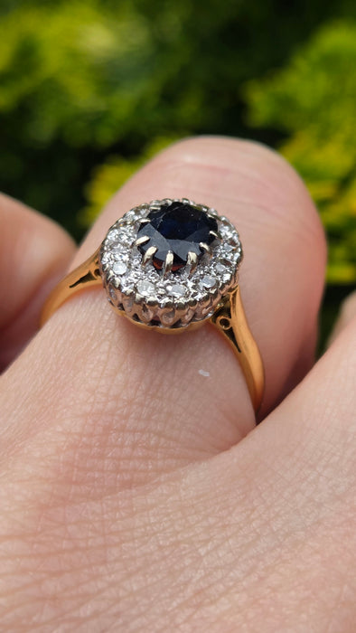 Vintage: 18ct Gold Sapphire [1.09ct] & Diamond [0.36ct] Cluster Ring