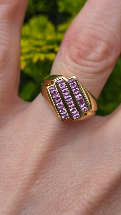 Vintage: 18ct Gold Sixteen Pink Sapphires Princess Cut Ring