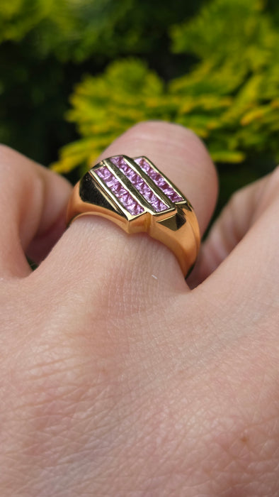 Vintage: 18ct Gold Sixteen Pink Sapphires Princess Cut Ring