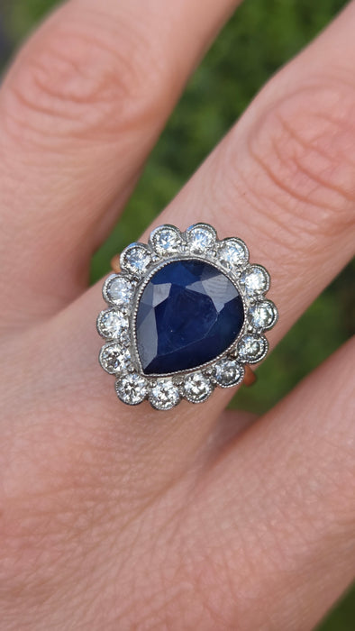 Vintage: 18ct Gold 5.85ct Blue Sapphire & 1.40ct Diamond Cluster Ring