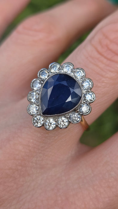 Vintage: 18ct Gold 5.85ct Blue Sapphire & 1.40ct Diamond Cluster Ring