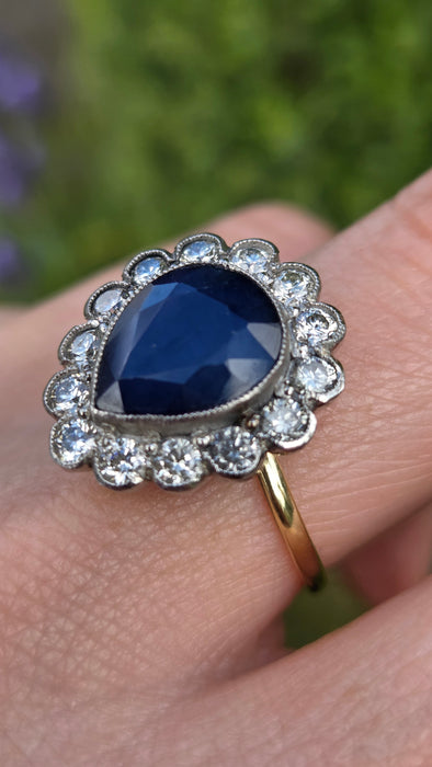 Vintage: 18ct Gold 5.85ct Blue Sapphire & 1.40ct Diamond Cluster Ring