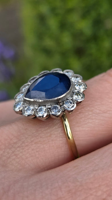 Vintage: 18ct Gold 5.85ct Blue Sapphire & 1.40ct Diamond Cluster Ring