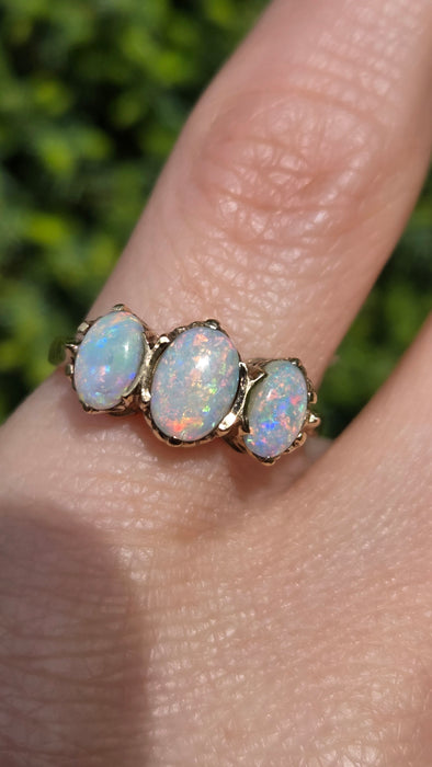 Vintage: 9ct Yellow Gold Opal Trilogy Ring