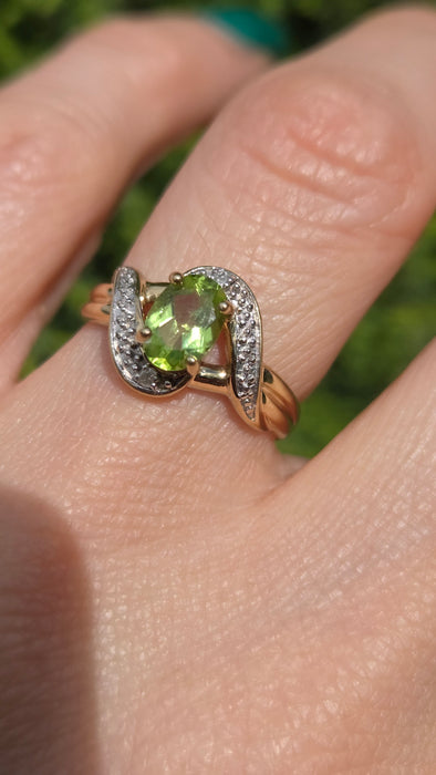 Vintage: 9ct Yellow Gold Peridot & Diamond Bypass Ring