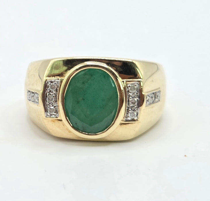 Vintage: 9ct Yellow Gold Emerald & Diamond Signet Ring- A beautiful statement