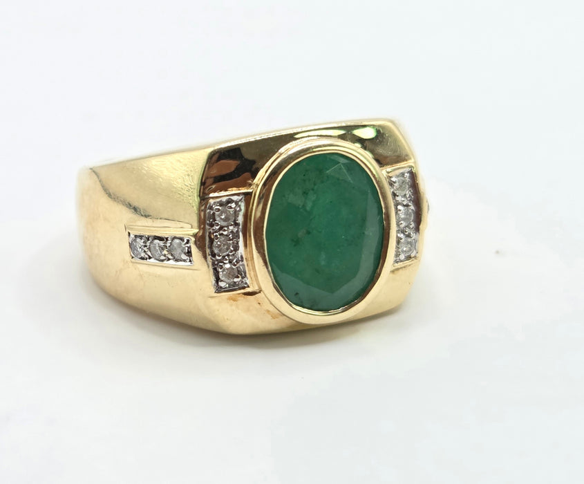 Vintage: 9ct Yellow Gold Emerald & Diamond Signet Ring- A beautiful statement
