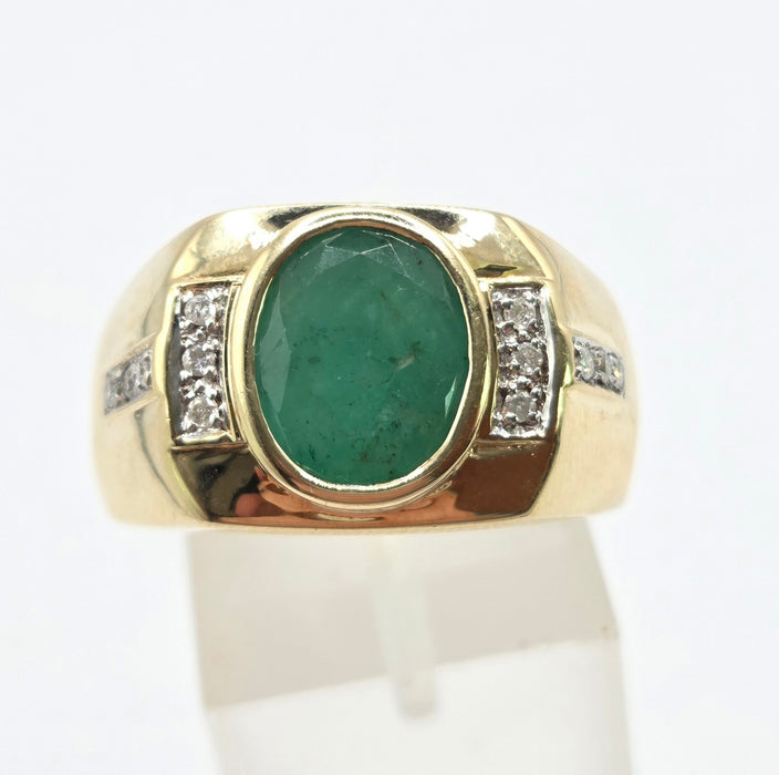 Vintage: 9ct Yellow Gold Emerald & Diamond Signet Ring- A beautiful statement