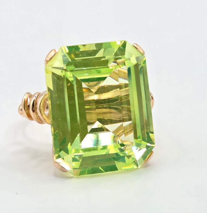 Vintage: 9ct Yellow Gold Green Spinel Statement Ring