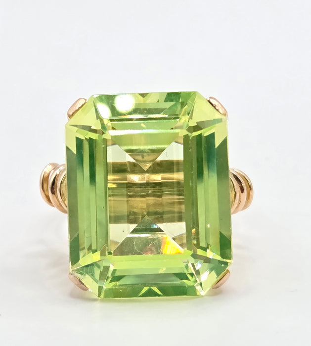 Vintage: 9ct Yellow Gold Green Spinel Statement Ring