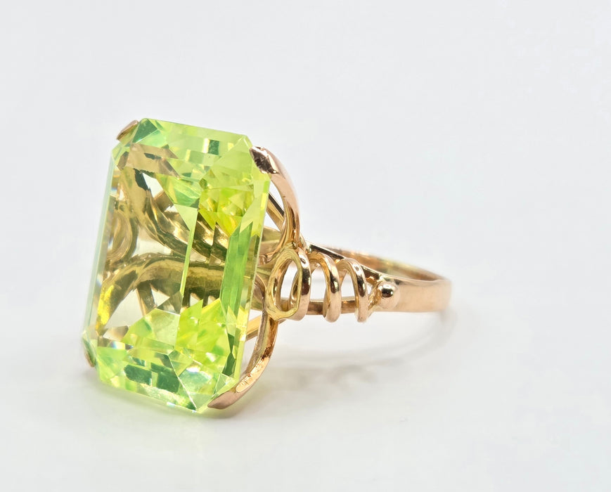 Vintage: 9ct Yellow Gold Green Spinel Statement Ring