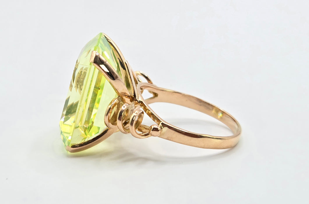Vintage: 9ct Yellow Gold Green Spinel Statement Ring