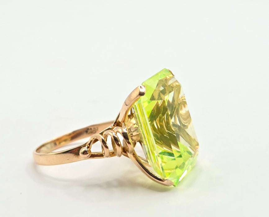 Vintage: 9ct Yellow Gold Green Spinel Statement Ring
