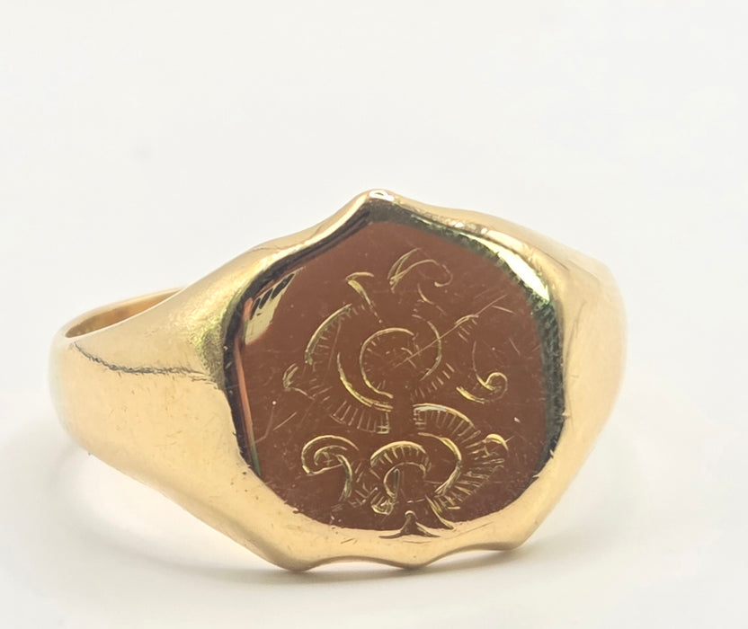 Antique: 18ct Yellow Gold Engraved Signet Ring — From 1918