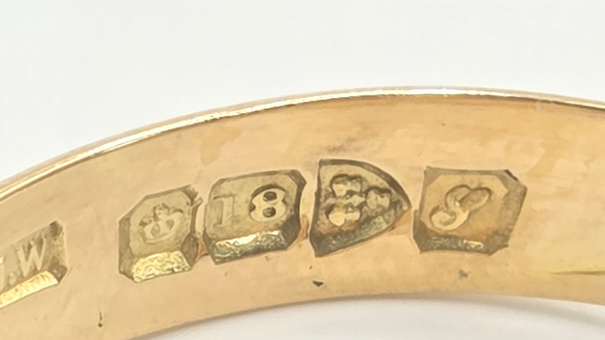 Antique: 18ct Yellow Gold Engraved Signet Ring — From 1918