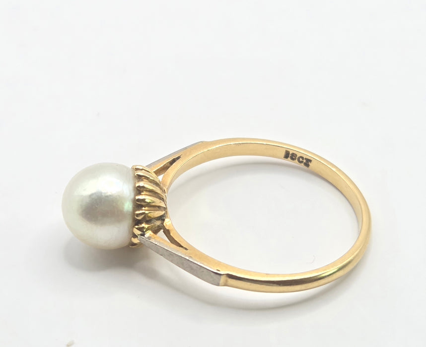 Vintage: 18ct Yellow Gold Cultured Pearl Solitaire Ring