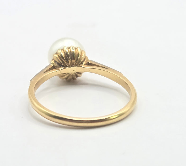 Vintage: 18ct Yellow Gold Cultured Pearl Solitaire Ring