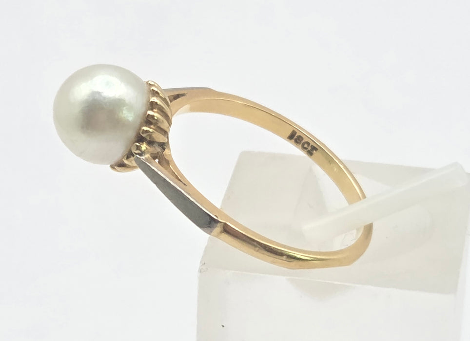 Vintage: 18ct Yellow Gold Cultured Pearl Solitaire Ring