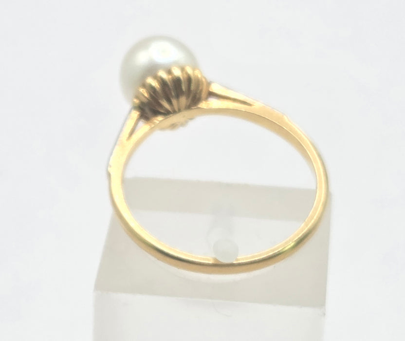 Vintage: 18ct Yellow Gold Cultured Pearl Solitaire Ring