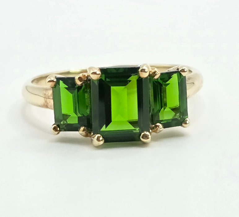 Vintage: 9ct Yellow Gold Green Diopside Trilogy Ring