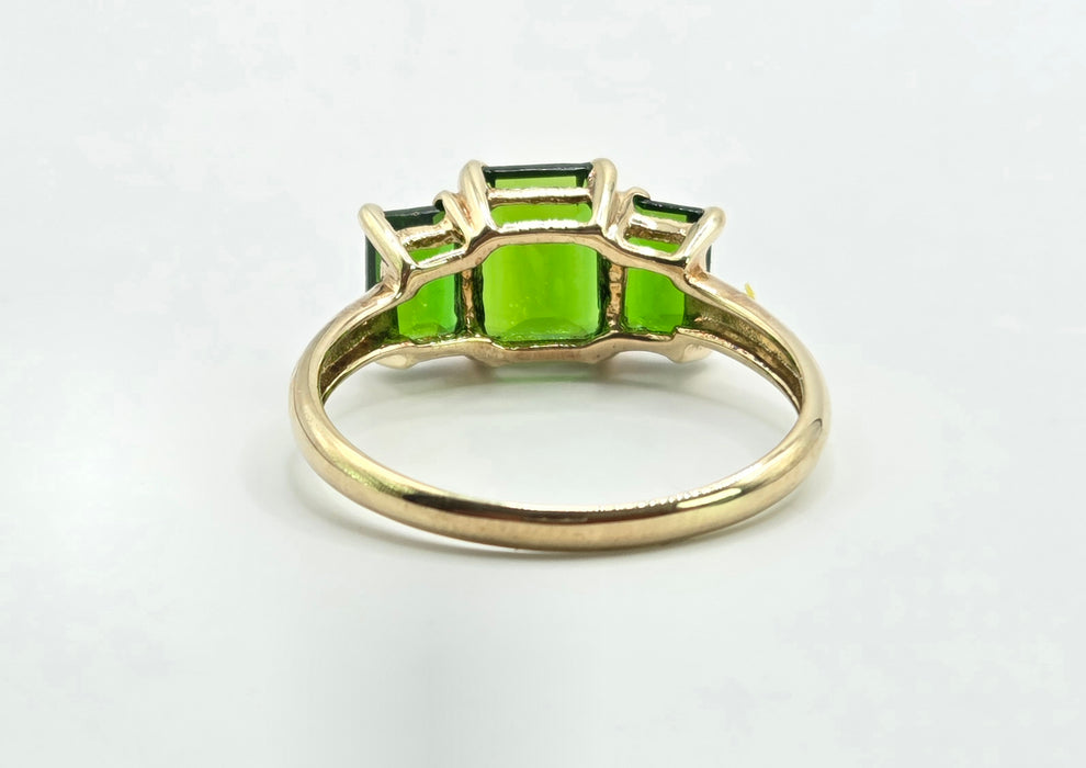 Vintage: 9ct Yellow Gold Green Diopside Trilogy Ring