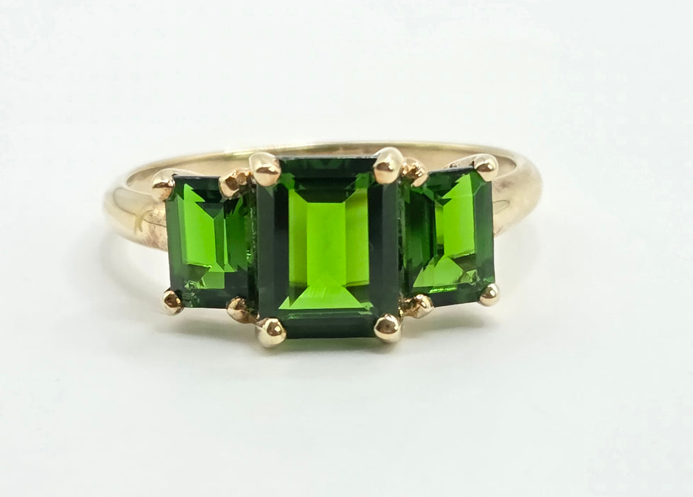 Vintage: 9ct Yellow Gold Green Diopside Trilogy Ring