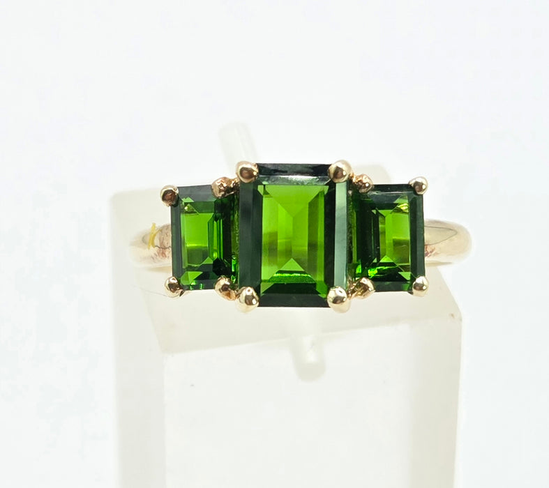 Vintage: 9ct Yellow Gold Green Diopside Trilogy Ring