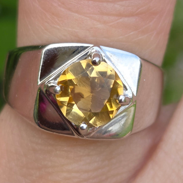Vintage: 9ct White Gold Citrine Solitaire Ring