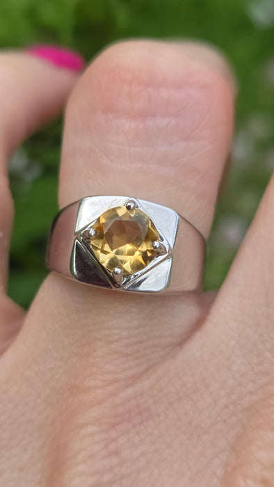 Vintage: 9ct White Gold Citrine Solitaire Ring