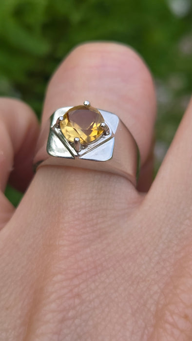 Vintage: 9ct White Gold Citrine Solitaire Ring