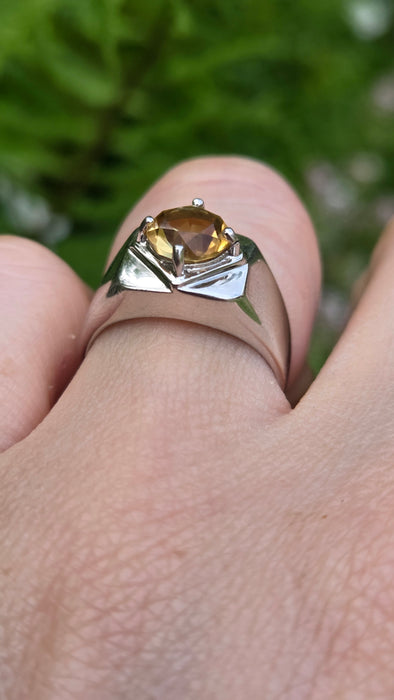 Vintage: 9ct White Gold Citrine Solitaire Ring