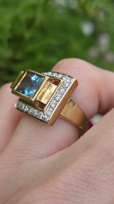 Vintage: 9ct Gold Blue Topaz & Diamond Signet Ring