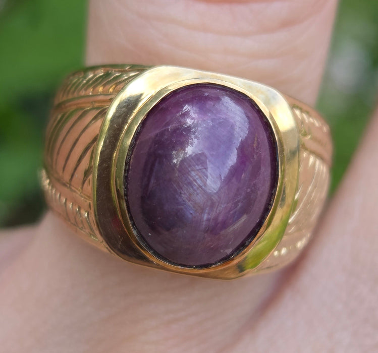 Vintage: 9ct Gold Star Ruby Oval Cabochon Ring
