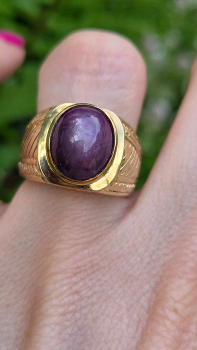 Vintage: 9ct Gold Star Ruby Oval Cabochon Ring