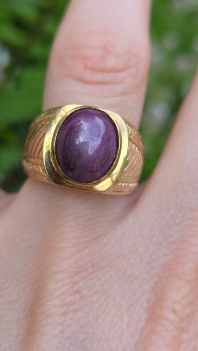 Vintage: 9ct Gold Star Ruby Oval Cabochon Ring