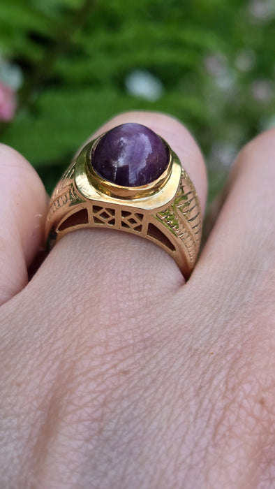 Vintage: 9ct Gold Star Ruby Oval Cabochon Ring