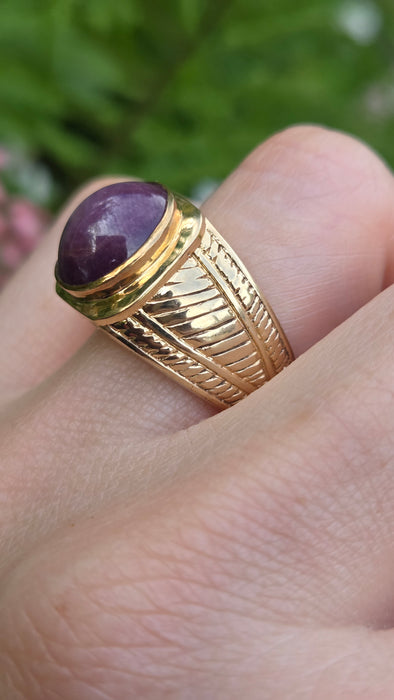Vintage: 9ct Gold Star Ruby Oval Cabochon Ring