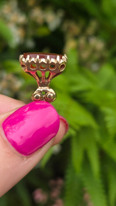 Vintage (1969) 9ct Gold Garnet Fob/Pendant/Charm- 57 year old nice weight