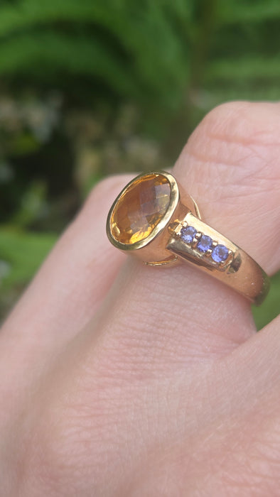 Vintage: 9ct Yellow Gold Citrine & Iolite Ring