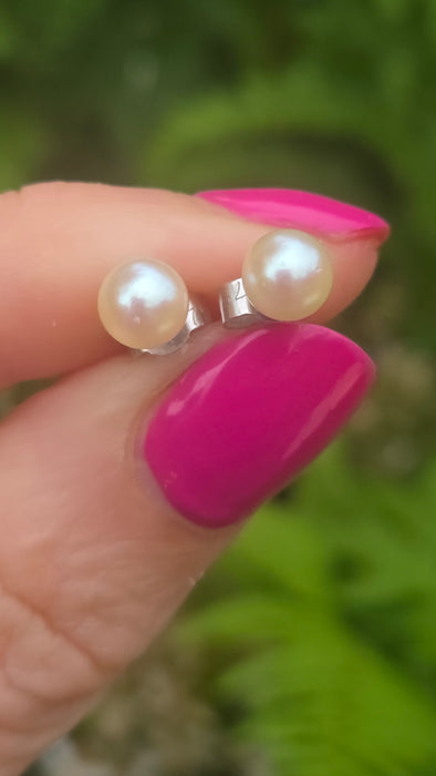 Vintage: 18ct White Gold Cultured Pearl Stud Earrings