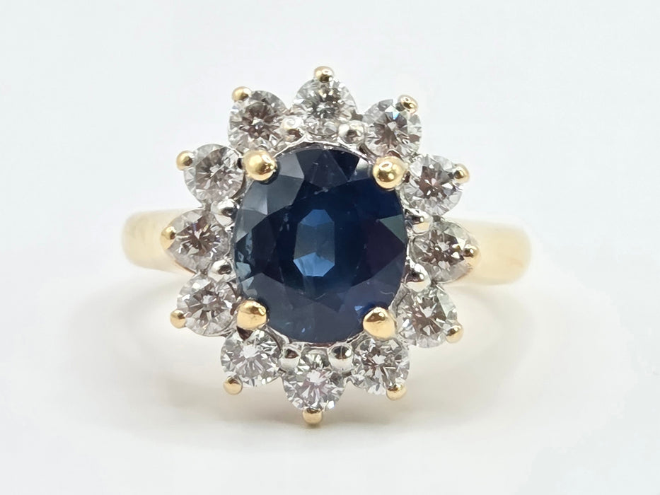 Vintage: 18ct Yellow Gold Sapphire & Diamond Cluster Ring — 3.30ct Sapphire / 1.20ct Diamonds