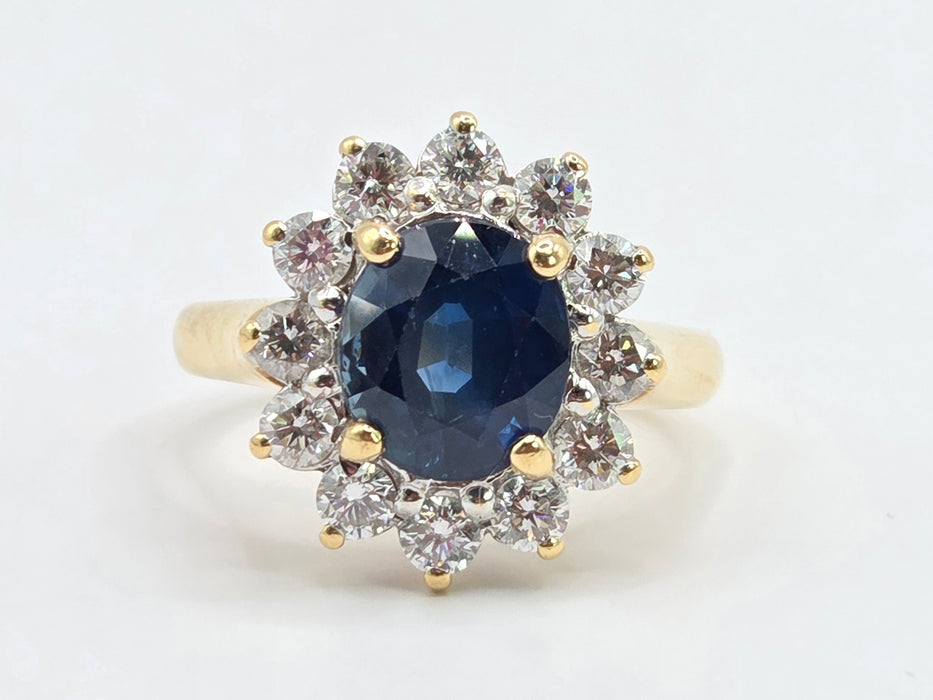 Vintage: 18ct Yellow Gold Sapphire & Diamond Cluster Ring — 3.30ct Sapphire / 1.20ct Diamonds